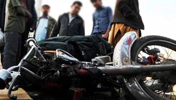 کراچی: ڈمپر اور ٹرک کی ٹکر سے بچے سمیت 2 افراد جاں بحق